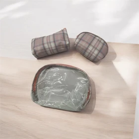 کیف لوازم آرایش سه عددی چهارخونه در سه رنگ