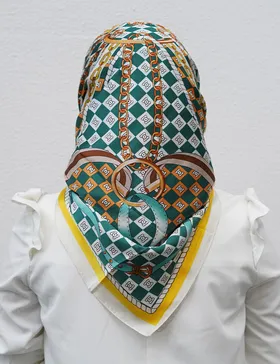 روسری ساتن ابریشم رنگ سبز السا