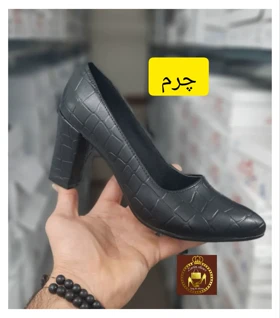 کفش مجلسی چرم و ورنی زنانه پاشنه‌دار