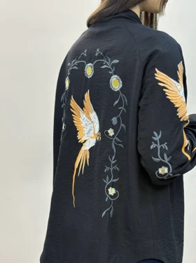 رویه ی مشکی گلدوزی شده