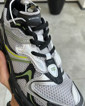 کتانی BALENCIAGA RUNNER مشکی فسفری