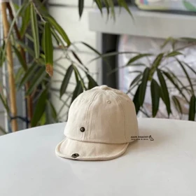 کلاه تابستانی بچگانه جلو دکمه دار