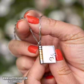 گردنبند دفترچه عشق با حکاکی روی هر برگ دفترچه