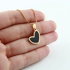 گردنبند دخترانه مدل قلبی کادر دار (مشکی)