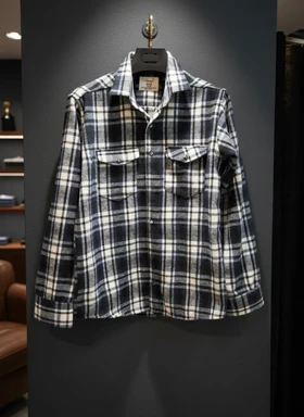 پیراهن فلن پشمی مشکی‑سفید‑خاکستری با تهمایهی آبی خفیف و بافت پشمی‑برسخورده