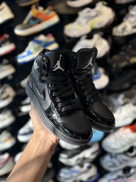 کتانی جردن ساق‌دار مشکی ورنی