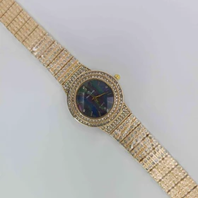 ساعت مچی زنانه مجلسی ریلانس Riluns نگین‌دار با موتور کوارتز (بند طلایی صفحه سورمه ای)