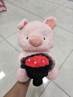 عروسک خوک گل به دست 🌹