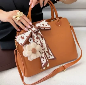 کیف زنانه چرمی وارداتی فیورلا (عسلی)
