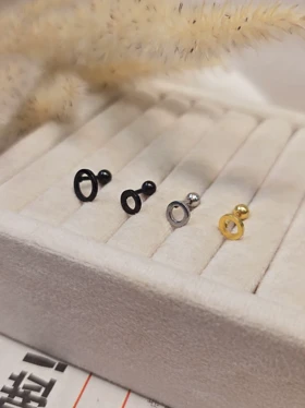 پیرسینگ گوش دایره مثلث