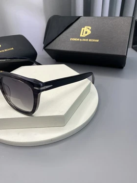 عینک آفتابی دیوید بکهام مدل DB7077 فریم کائوچو استات با استاندارد UV400 و کیفیت فوق‌العاده