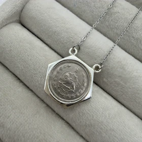 گردنبند طرح سکه قدیمی 6ضلعی خورشید و شیر