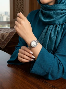 ساعت مچی عقربهای زنانه طرح کلاسیک (بند کریستالی/بافتی نقرهای)