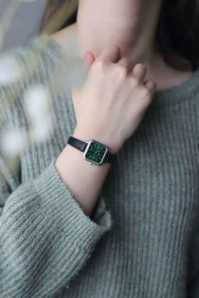 دنیل سبز چرمی