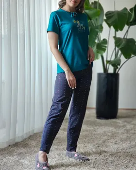 تی‌شرت و شلوار نخ‌پنبه