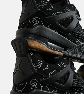 کفش کتانی ساق‌دار مردانه و زنانه مشکی Jordan 4 x Kaws