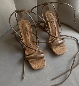 صندل زنانه پاشنه‌بلند مدل چیک