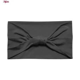 ست تاپ و شلوارک ورزشی زنانه رنگ طوسی به همراه هدبند مدل 5215-746P