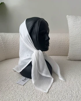 روسری خال‌خالی