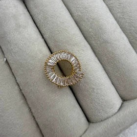 انگشتر نگین‌دار دایره ای