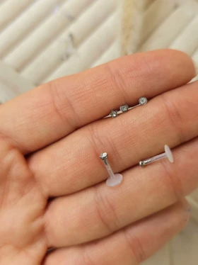 پیرسینگ گوش نگین سیلیکونی