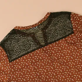 بلوز طرحدار یقه دکمه