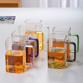 لیوان مکعبی دسته رنگی