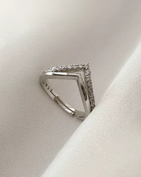 انگشتر سفید هفتی نیمه نگین CM