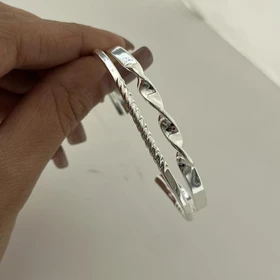 دستبند / بنگل طرح دو لاین پیچ آبکاری نقره