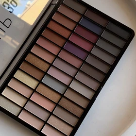 سایه چشم Studio Makeup