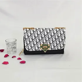 کیف دوشی دیور (DIOR)