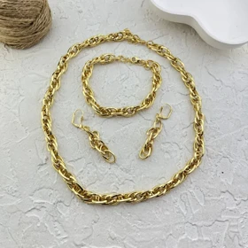 نیم‌ست زنانه مدل نکسوس طرح زنجیر درشت بافت‌دار طلایی (گردنبند، دستبند و گوشواره آویز)