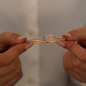 دستبند النگویی نگین‌دار مشابه طلا برند ژوپینگ