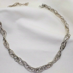 گردنبند برند شین مدل «رشته‌های سیمین» | با آبکاری رادیوم