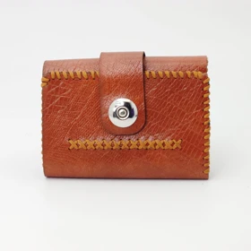 کیف پول و جاکارتی دور دوخت چرم مصنوعی (فوم) دکمه‌دار کد 18202س (عسلی)