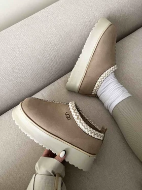 UGG رو دوخت