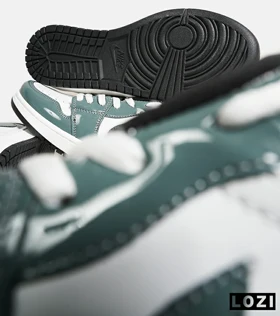 کفش کتانی مردانه و زنانه سفید فیلی ورنی NIKE jordan 1