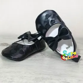 پاپوش نوزاد دخترانه طرح قلب مشکی