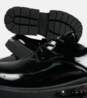 کفش کتانی مردانه ورنی BERSHKA