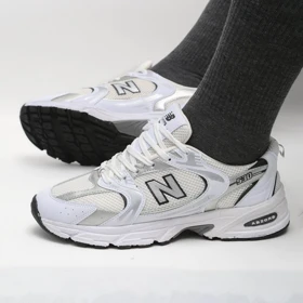 کفش و کتانی اسپرت مردانه و زنانه مدل نیوبالانس 530 رنگ سفید نقره ای کد 47168