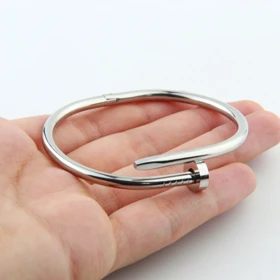 دستبند زنانه مدل بنگل میخی (نقره‌ای)