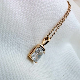 گردنبند استیل طرح «سولیتر مستطیلی» (تراش امرالد) | ساده و کلاسیک