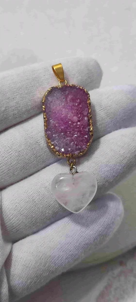 گردنبند با سنگ کوارتز صورتی و قلب رزکوارتز
