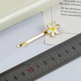 سنجاق مو زنانه مدل بابونه کد 3161 مجموعه 2 عددی