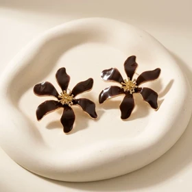 گوشواره مدل «گلبرگ برنزی»