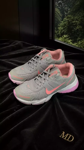 کفش کتانی زنانه طوسی V2K NIKE