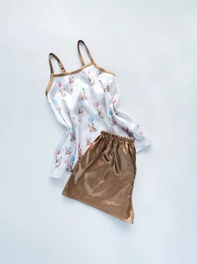 ست لباس خواب تاپ و شورتک ساتن عروسکی