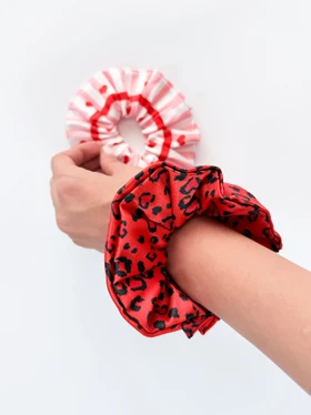 کش مو اسکرانچی ساتن طرح پلنگی و قلبی