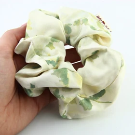 کش مو دخترانه مدل اسکرانچی آبرنگی (سبز)