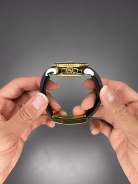 ساعت مچی رولکس یات مستر بند رابر مشکی قاب طلایی Rolex Yacht Master